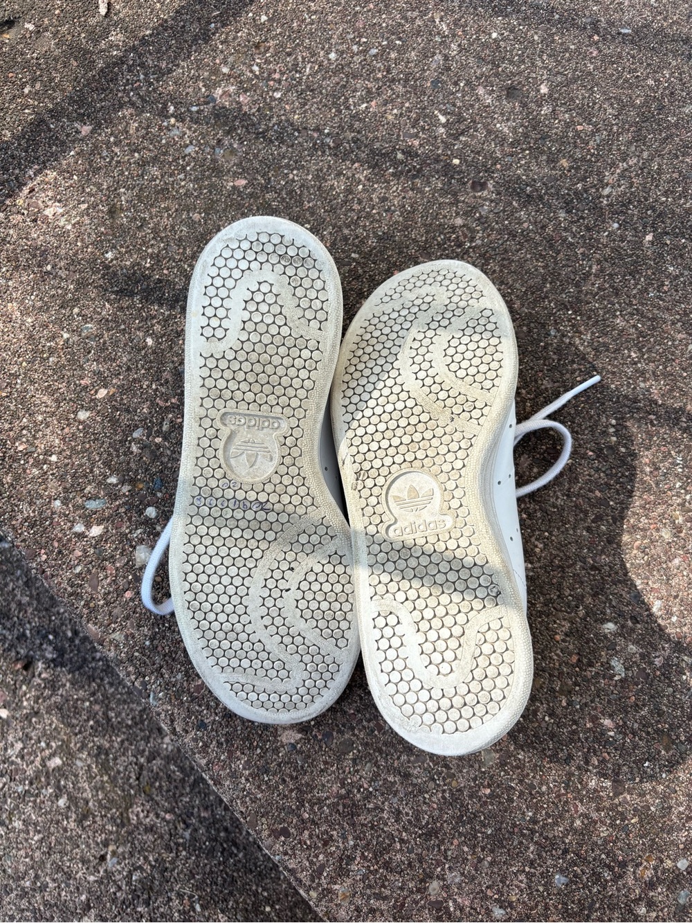 adidas Stan Smith White Sneaker with Green Heel Tab - Picture 7 of 7